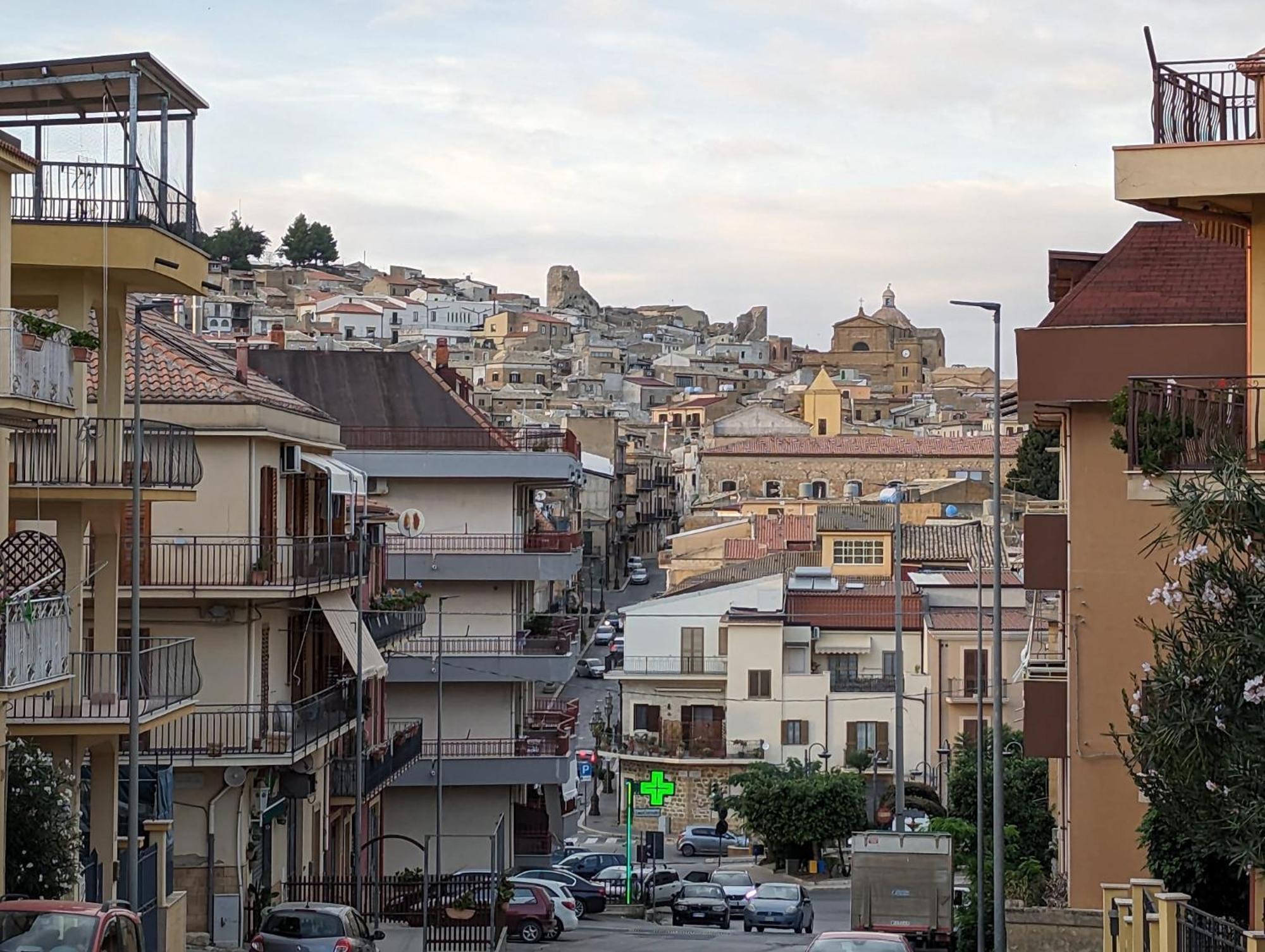 Appartamento "Rina Centro Sicilia" Pietraperzia Exteriér fotografie